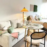 W&D Living-Tete De Fleur-Balkon Ueber Schlossarkaden