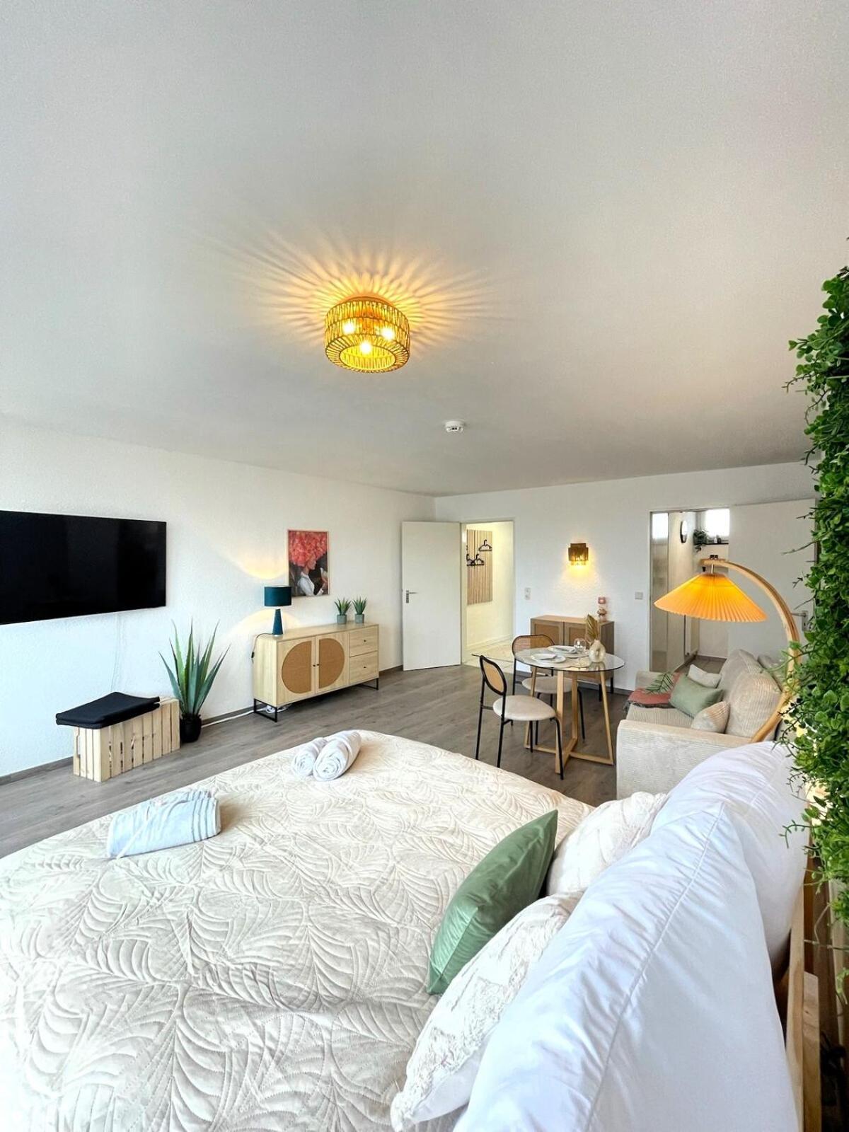 Apartment W&d Living-tete De Fleur-balkon Ueber Schlossarkaden